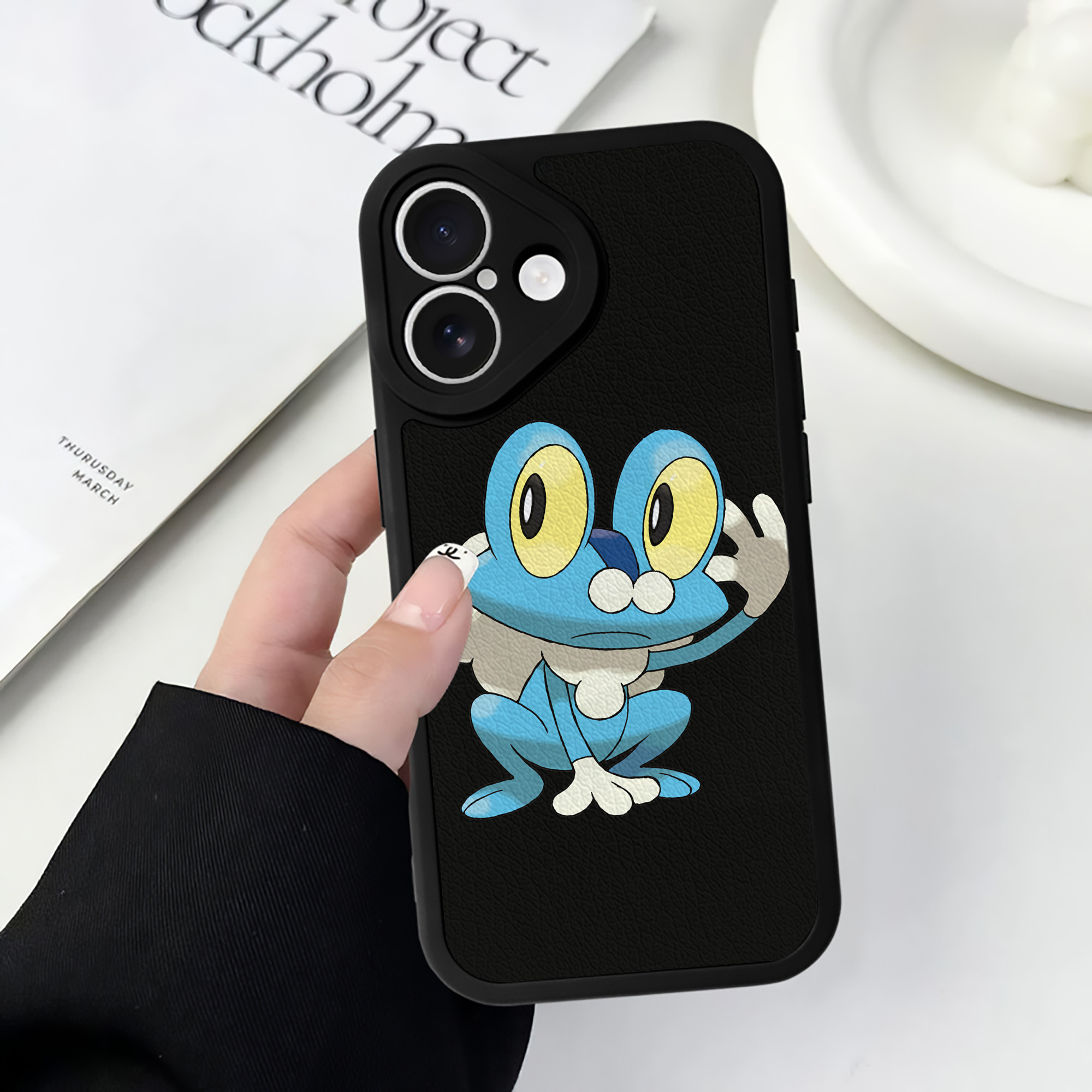 （画像用） ポケットモンスター Pokémon 【iPhone 16シリーズ対応】シリコンスマホケース（レザー調） 材質：シリコン